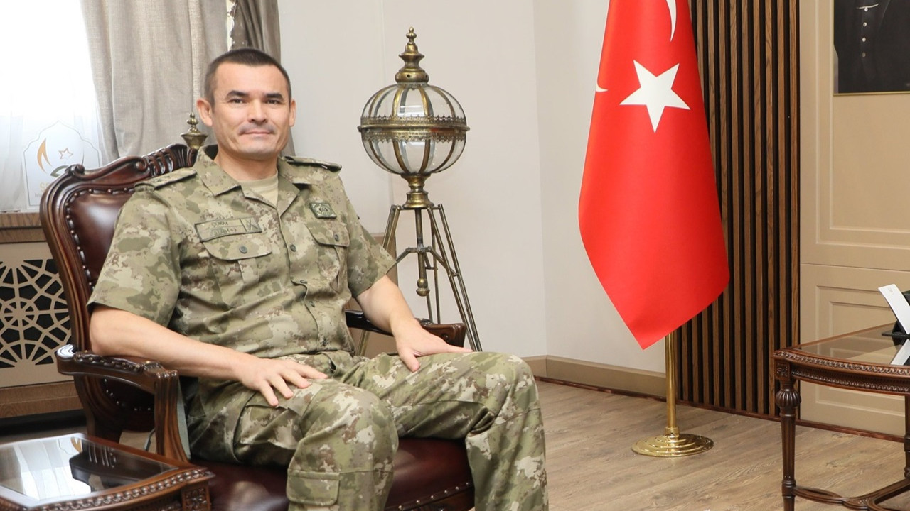 Bilal Çokay Kimdir? Bilal Çokay, Türkiye’nin askeri hiyerarşisinde dikkat çeken