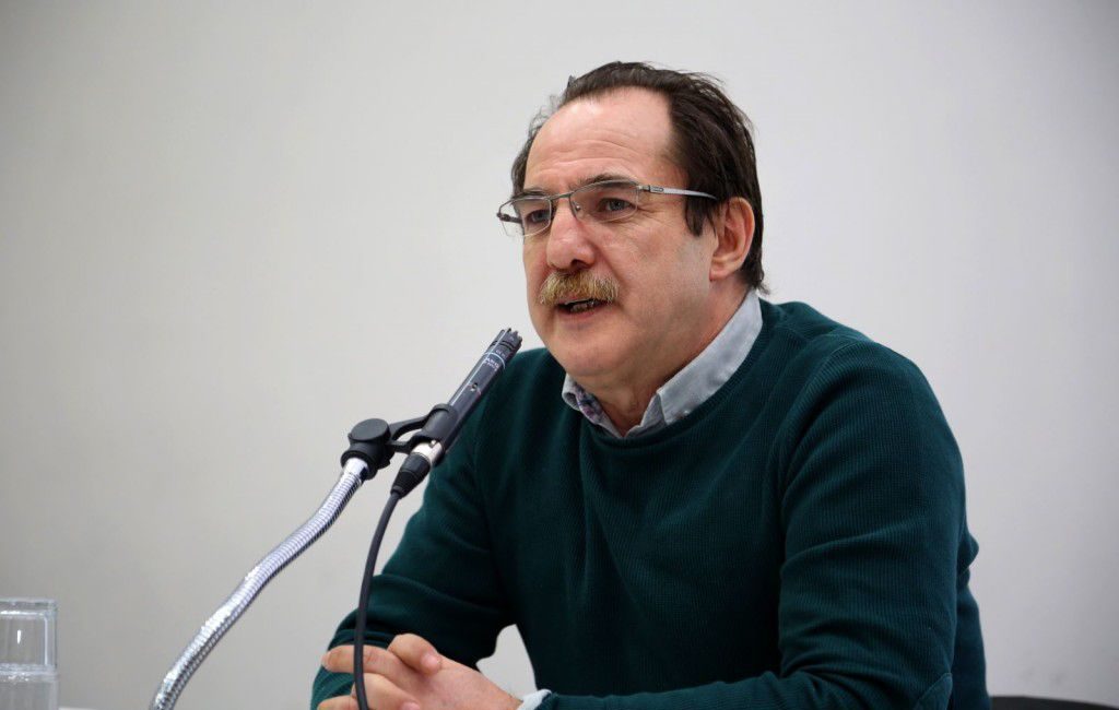 Ünlü Gazeteci Ahmet Tezcan Hakkında Bilgiler Ünlü gazeteci Ahmet Tezcan,