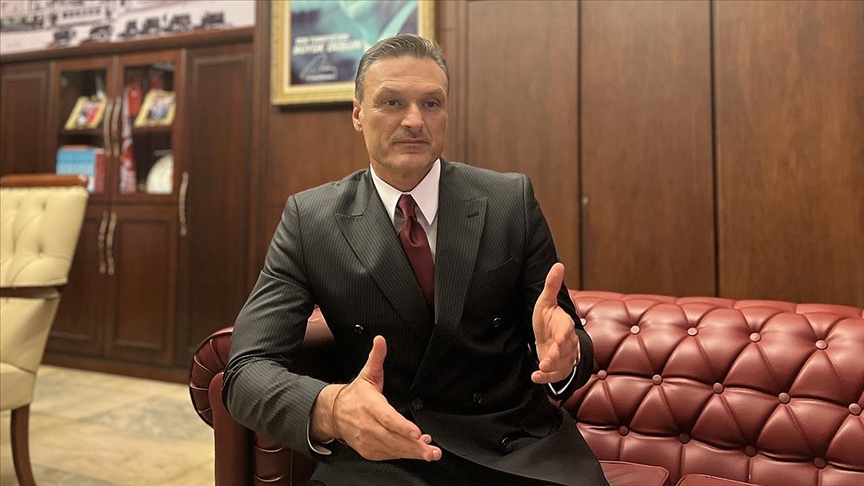 Alpay Özalan: Çöl Kaplanı’nın Hızla Gelişen Hikayesi Alpay Özalan, futbol