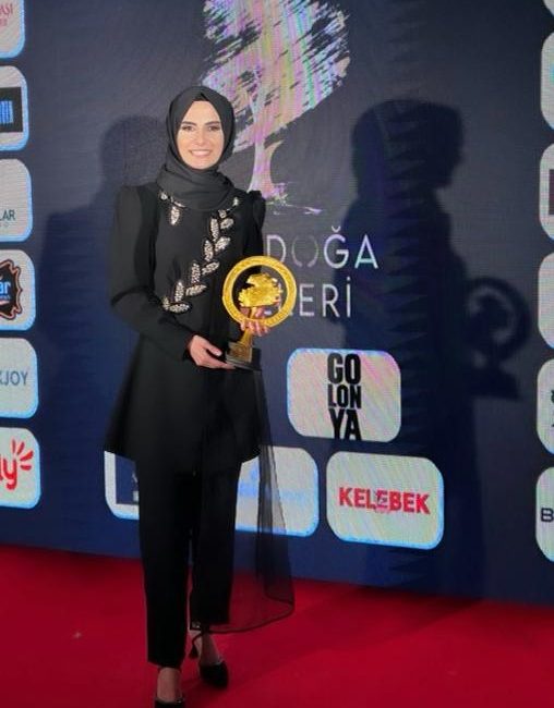 Elif Laçin: Gençlerin Umudu ve Sosyal Sorumluluk Örnekleri İş hayatıyla
