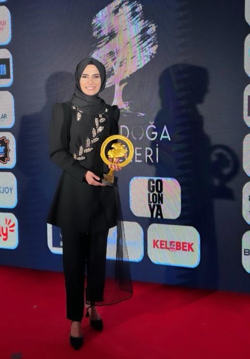 Elif Laçin: Gençlerin Umudu ve Sosyal Sorumluluk Örnekleri İş hayatıyla