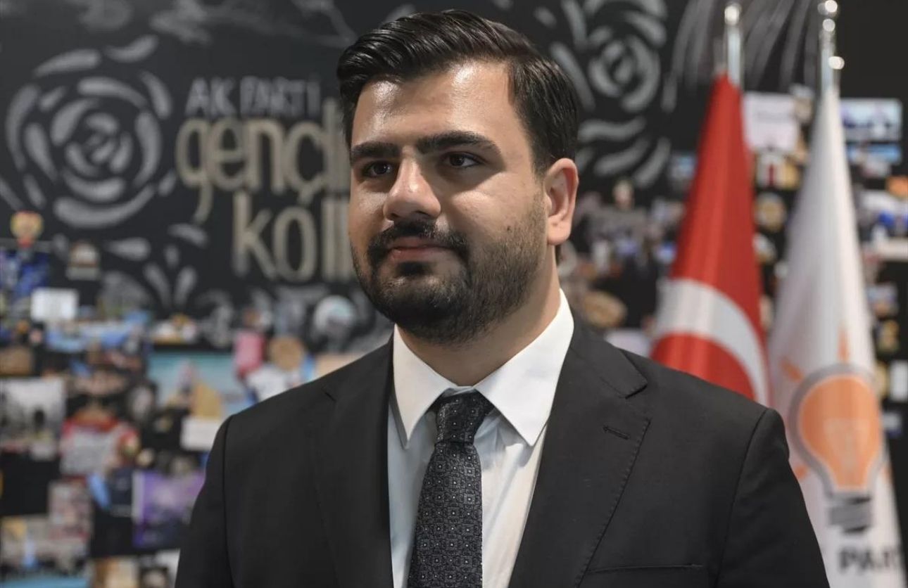 Eyyüp Kadir İnan: Genç Siyasi Liderin Hikayesi Eyyüp Kadir İnan,