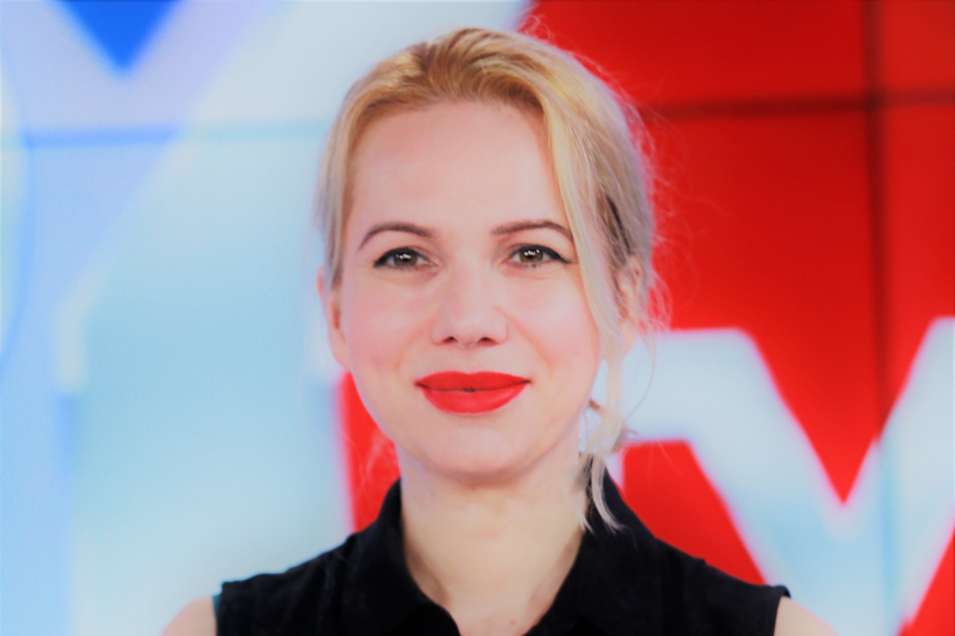 Sezin Öney: Medya Dünyasının Parlayan Yıldızı Medya ve siyaset dünyasında