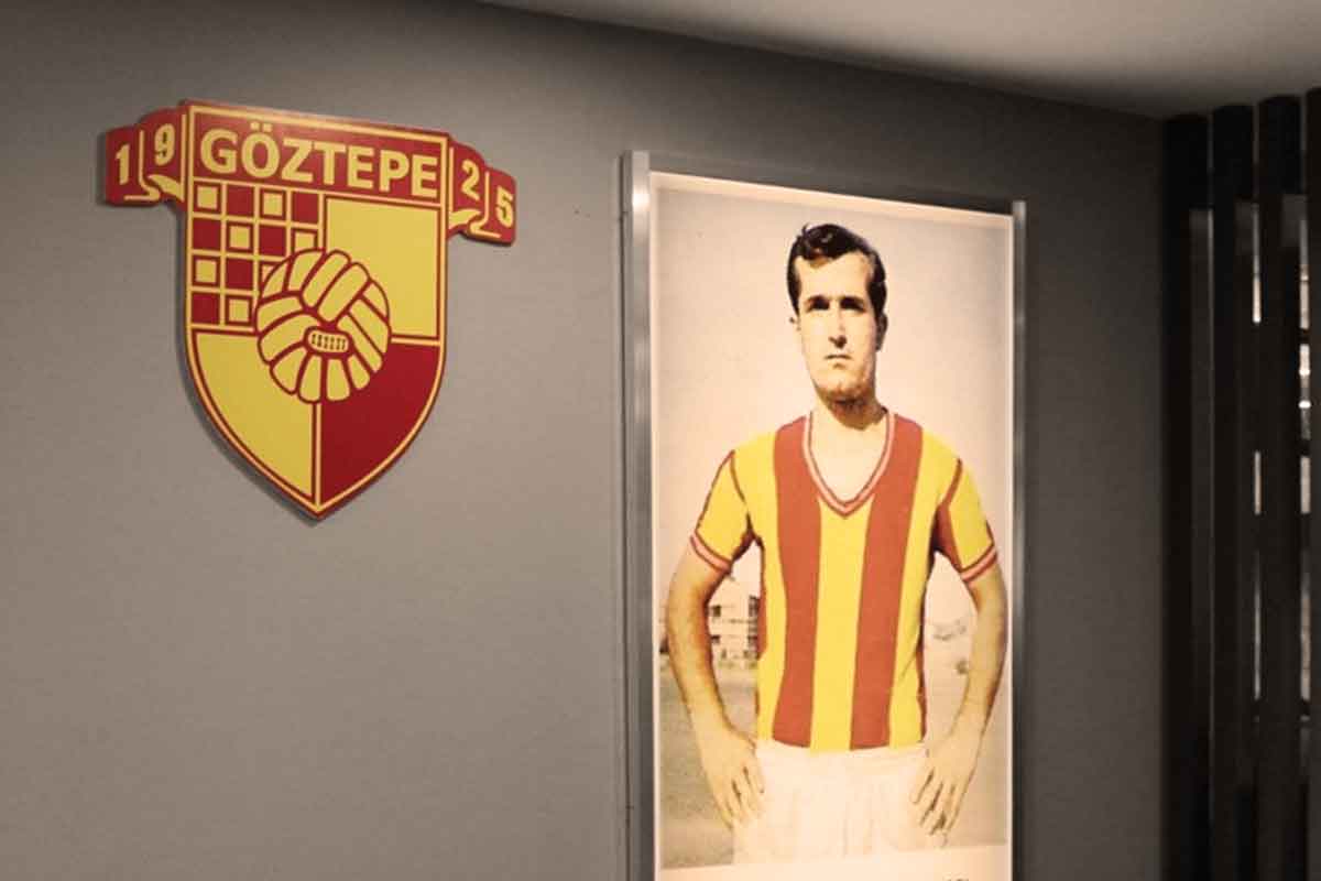 Gürsel Aksel: Türk Futbolunun Unutulmaz İkonu Gürsel Aksel, Türk futbol