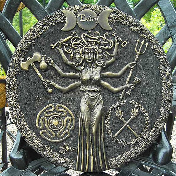 Hekate: Yunan Mitolojisinin Gizemli Tanrıçası Hekate, Yunan mitolojisinin en ilginç