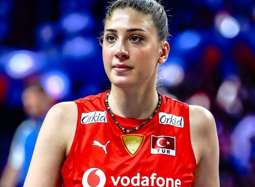Galatasaray’ın Sultanlar Ligi’nde Mücadele Eden İlkin Aydın ve Babası Hakkında