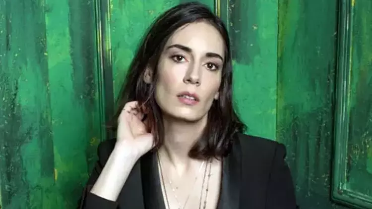 Melisa Sözen: Türk Tiyatrosunun ve Sinemasının Işıltılı Yıldızı 1985 yılında