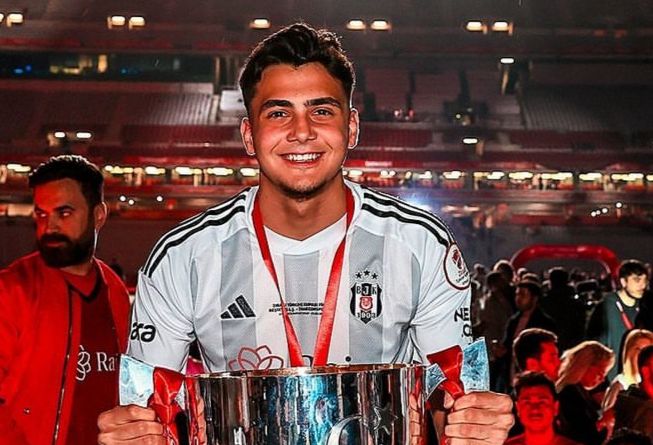 Mustafa Hekimoğlu ve Babası: Futbol Dünyasında Yeni Bir Yıldız Son