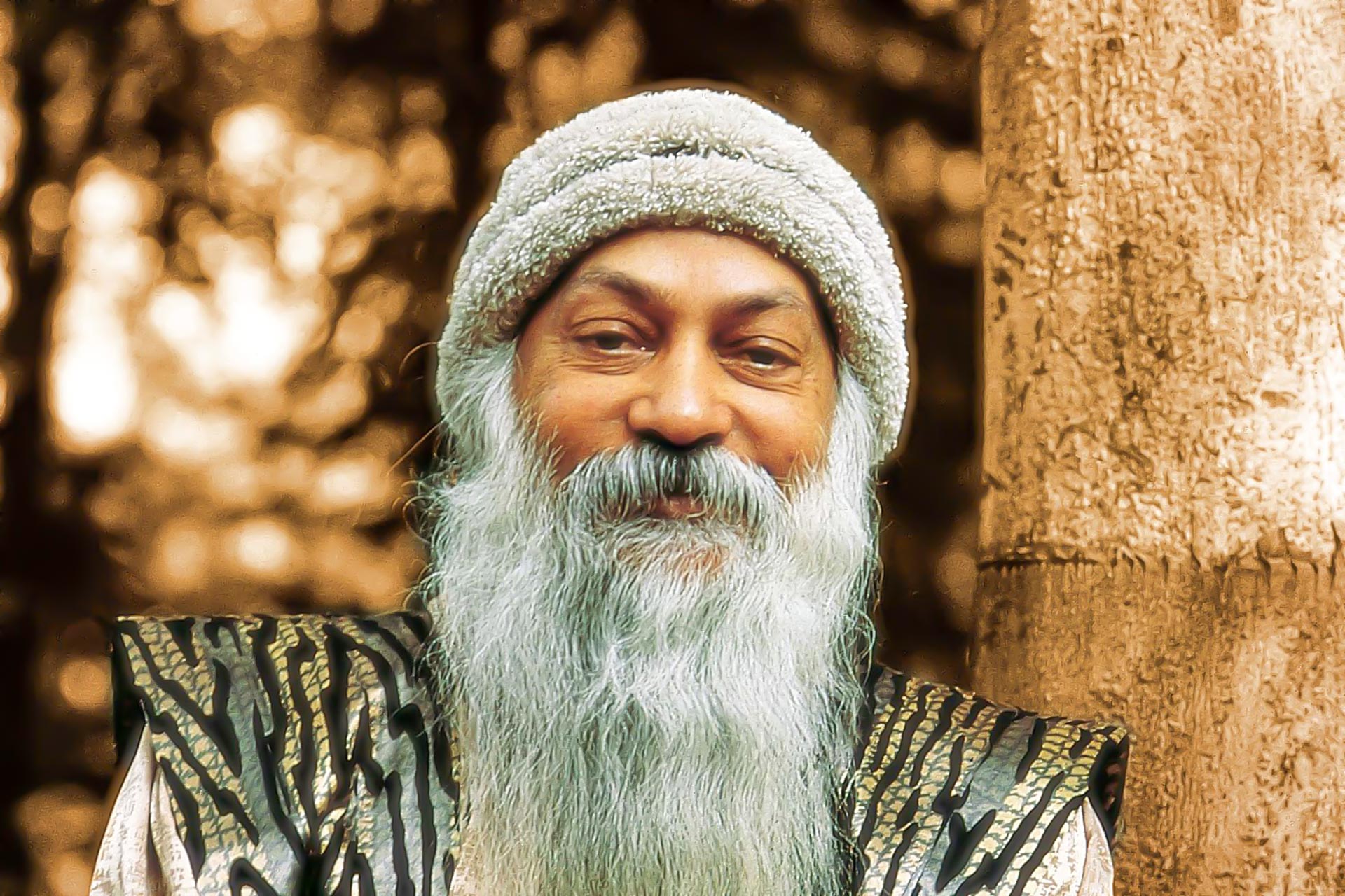 Osho: Meditasyon ve Kişisel Gelişimin Öncüsü Osho, 11 Aralık 1931’de