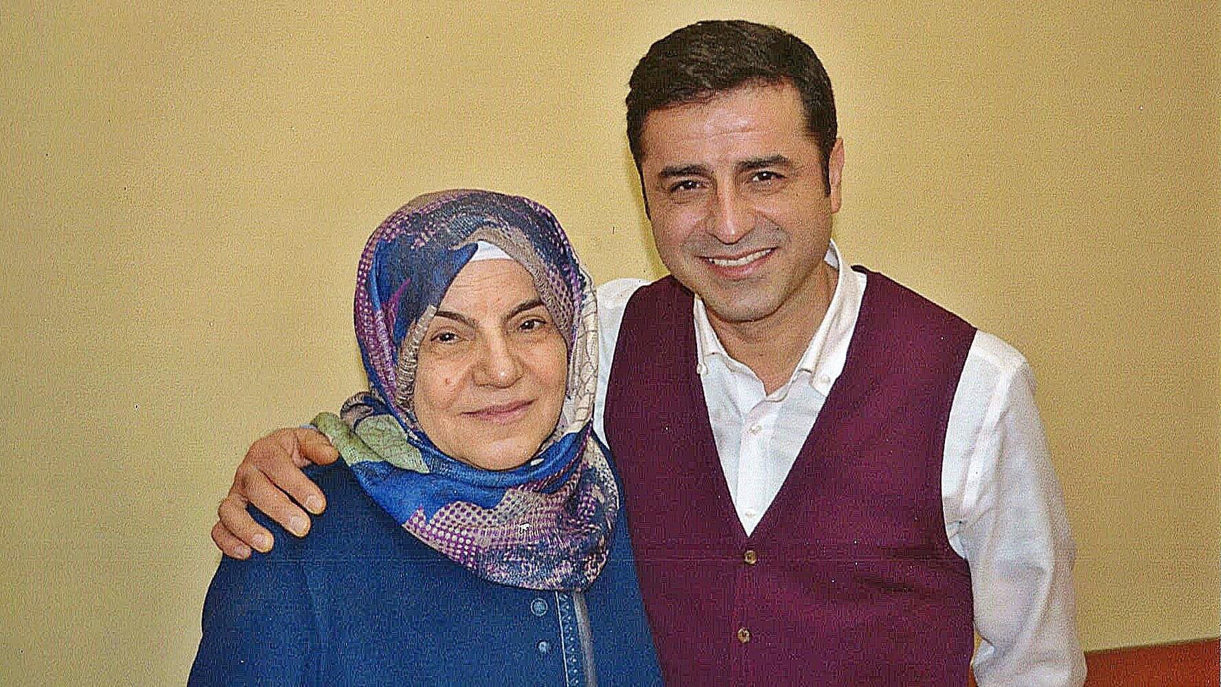 Selahattin Demirtaş’ın Anneler Günü Duygusal Anlar Yaşandı: Sadiye Demirtaş Hastanede