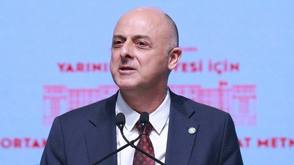 Ümit Özlale: Akademiden Politika Arenasına 28 Nisan 1972 tarihinde Almanya’nın