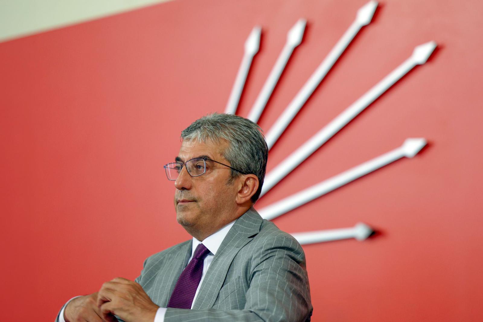Gökhan Günaydın Merak Konusu Oldu: CHP’li Siyasetçinin Hayatı ve Kariyeri
