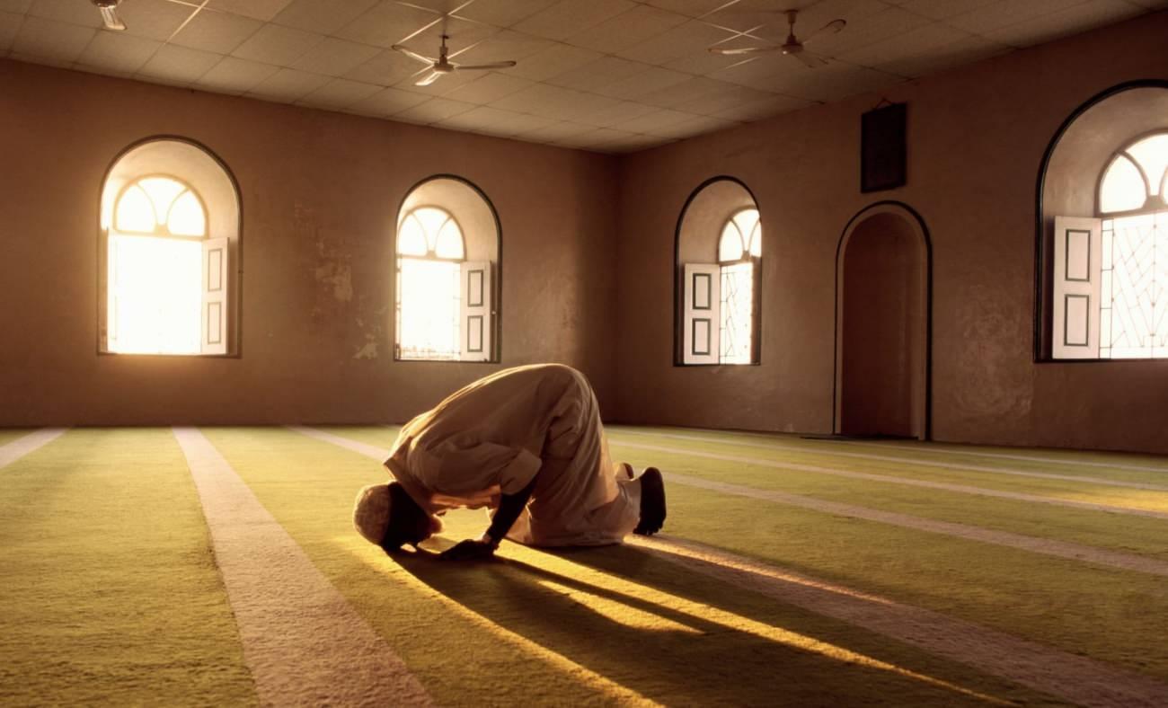 İslam tarihinde ilk namazı kılan kişinin kim olduğu sorusu, sadece