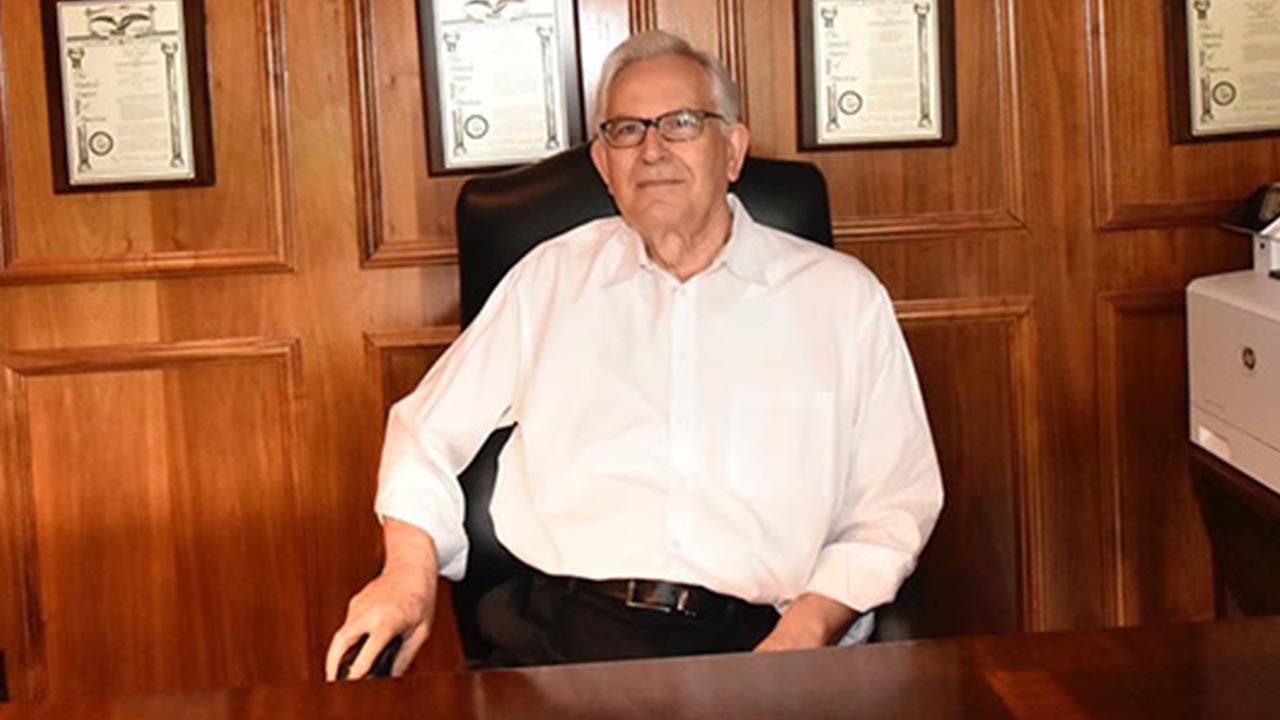 Yalçın Ayaslı: İnovasyonun ve Kültürün Öncü İsimlerinden Biri 1947 yılında