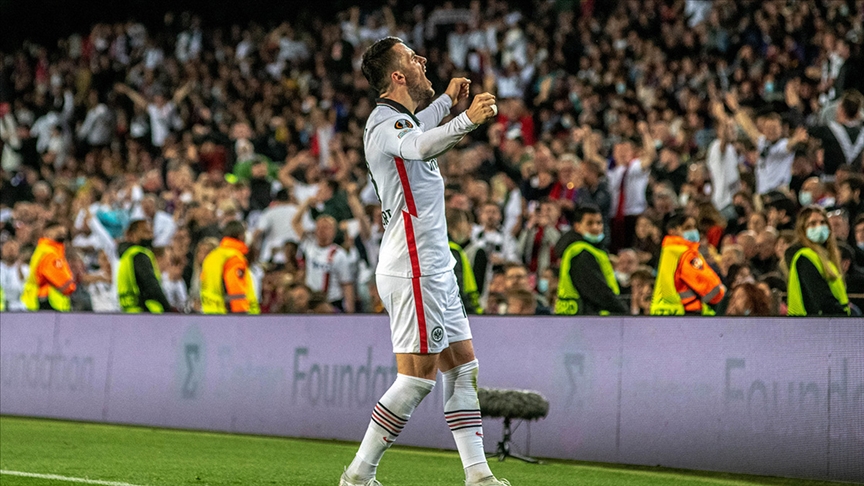 Filip Kostić: Futbol Tutkusunun Hikayesi Futbol dünyası, birçok yetenekli oyuncunun