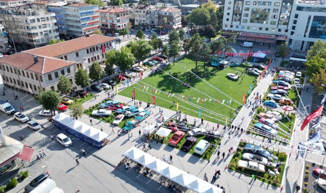 Klasik Otomobil Tutkunları Kayseri’de Buluştu Geçtiğimiz günlerde Melikgazi Belediyesi’nin öncülüğünde