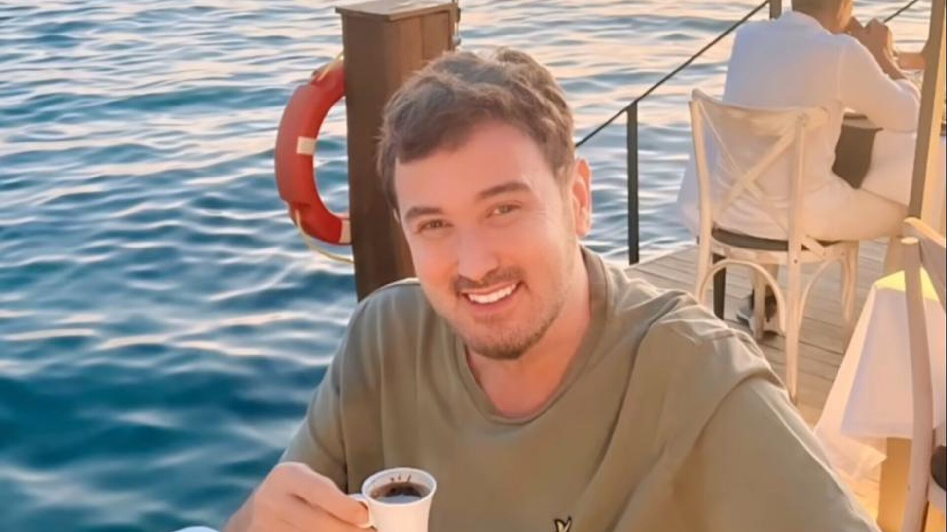 Metin Arolat: Müzik Dünyasının Işığını Kaybetti Sosyal medya platformlarının kaynayan