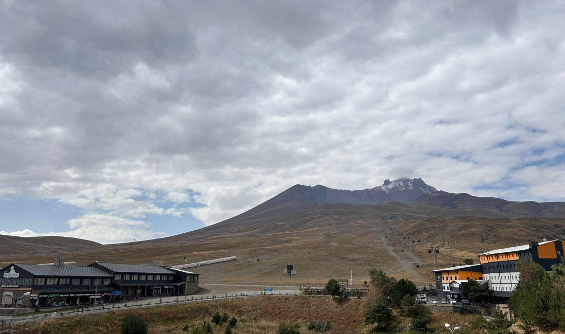 Erciyes’e Mevsimin İlk Karı Yağdı: Kışın Gelişi Sonbaharın serin rüzgarları,