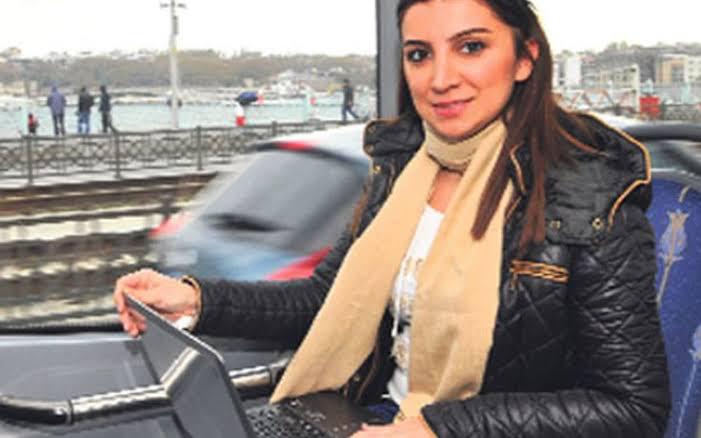 Öznur Karslı Çetiner: Başarılı Gazetecinin Hayatı ve Kariyeri Habertürk’ün tanınmış
