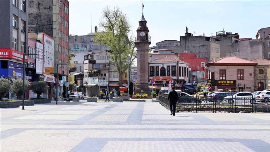Sarıoğlan’da Süslenip Boyanan Koçlar Sürüye Katıldı Sarıoğlan’da her yıl geleneksel