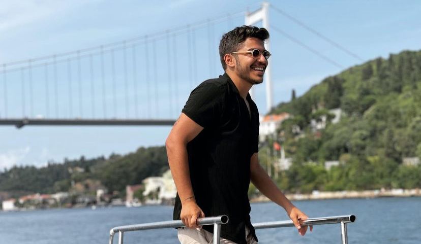 Müzik Dünyasının Yeni Yıldızı: Yiğit Mahzuni Müzik camiasında hızla yükselen