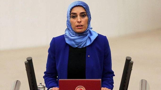 Zehra Taşkesenlioğlu Kimdir? Zehra Taşkesenlioğlu, Adalet ve Kalkınma Partisi’nin (AKP)